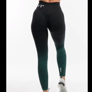 ECHT Arise Ombre Scrunch Leggings - Black/Green